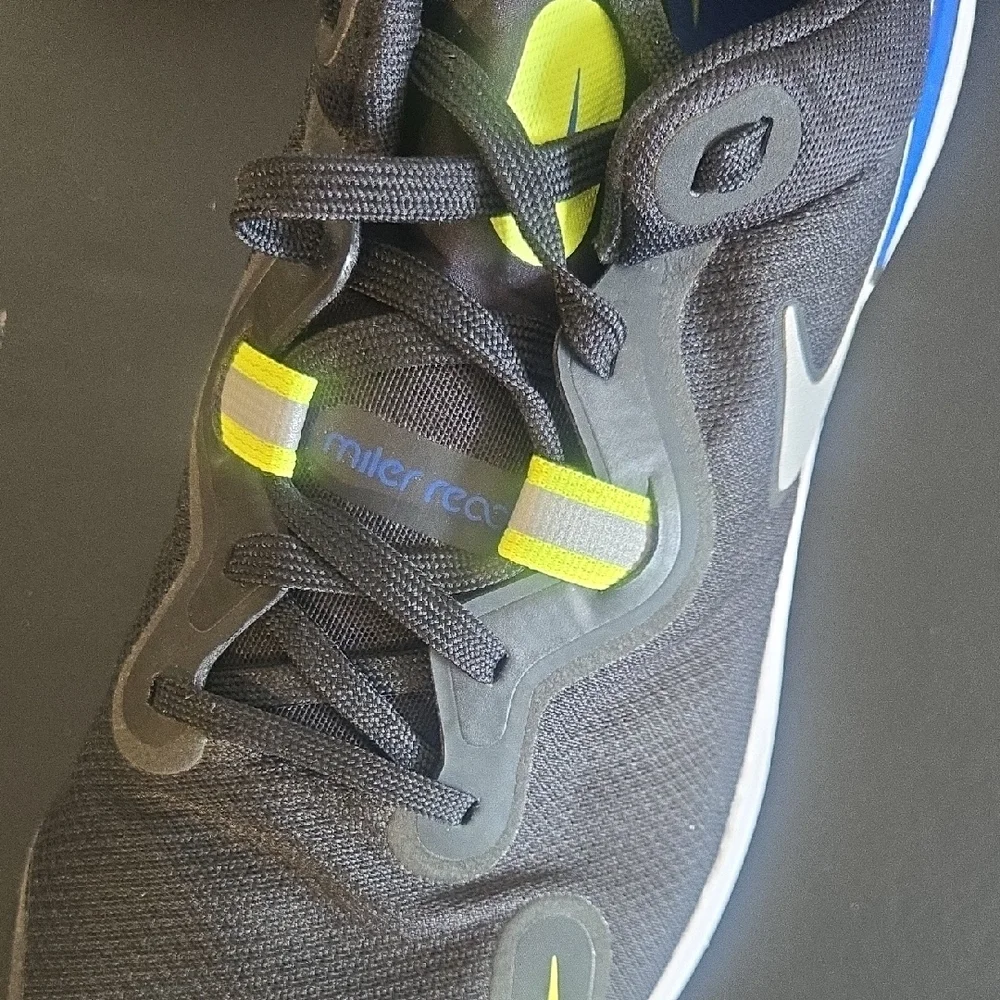 Nike Black and Blue Athletic Shoes - Picture 10 of 11